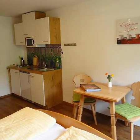 Haus Binderschuster לינה וארוחת בוקר 3*